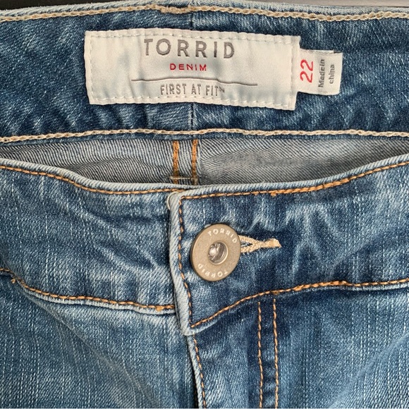 Torrid Denim First at Fit Skinny Jeans, GUC, Size 22, 27” Inseam, 11.5” Rise - Picture 2 of 11